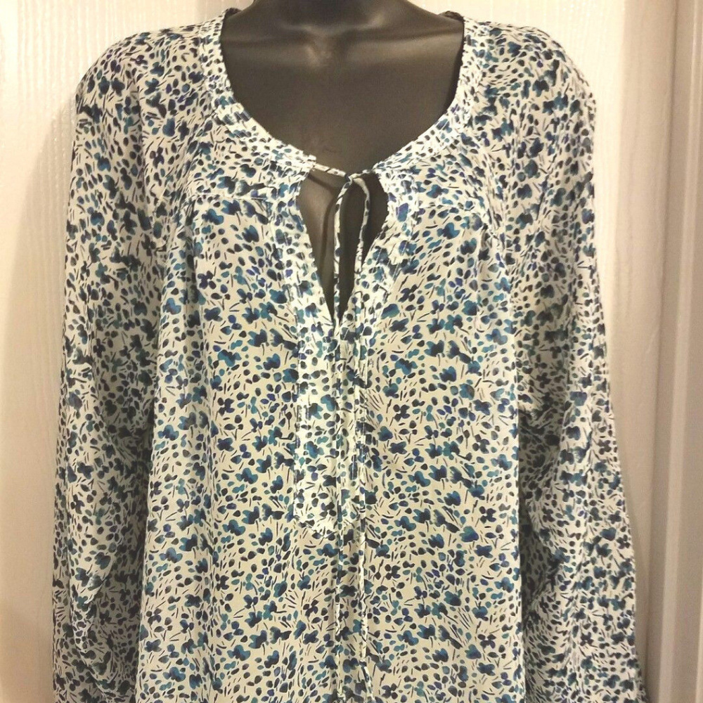 NEW Daisy Fuentes Brand sheer Blouse L